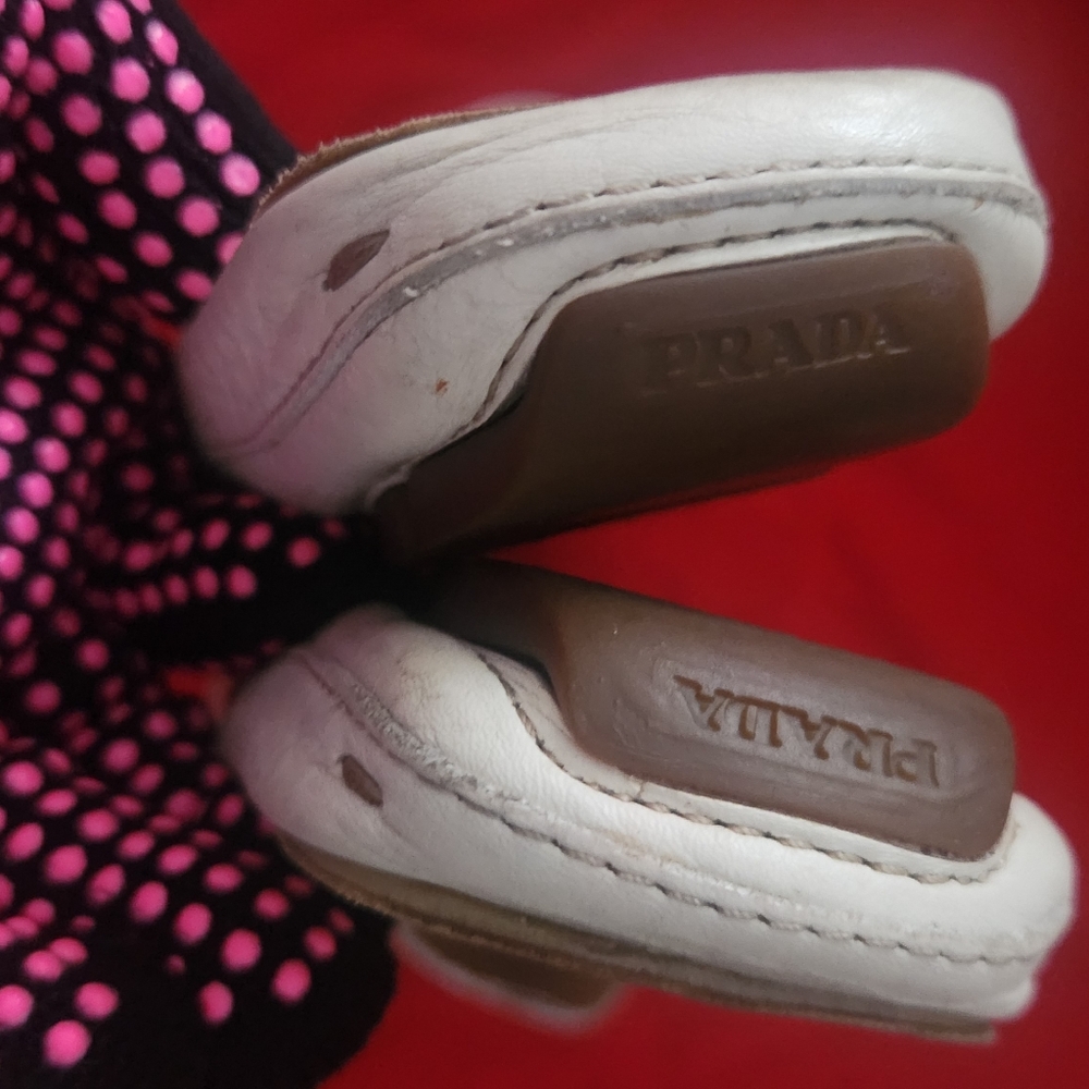 Prada White Leather Flats with Minimalist Design - Picture 6 of 10
